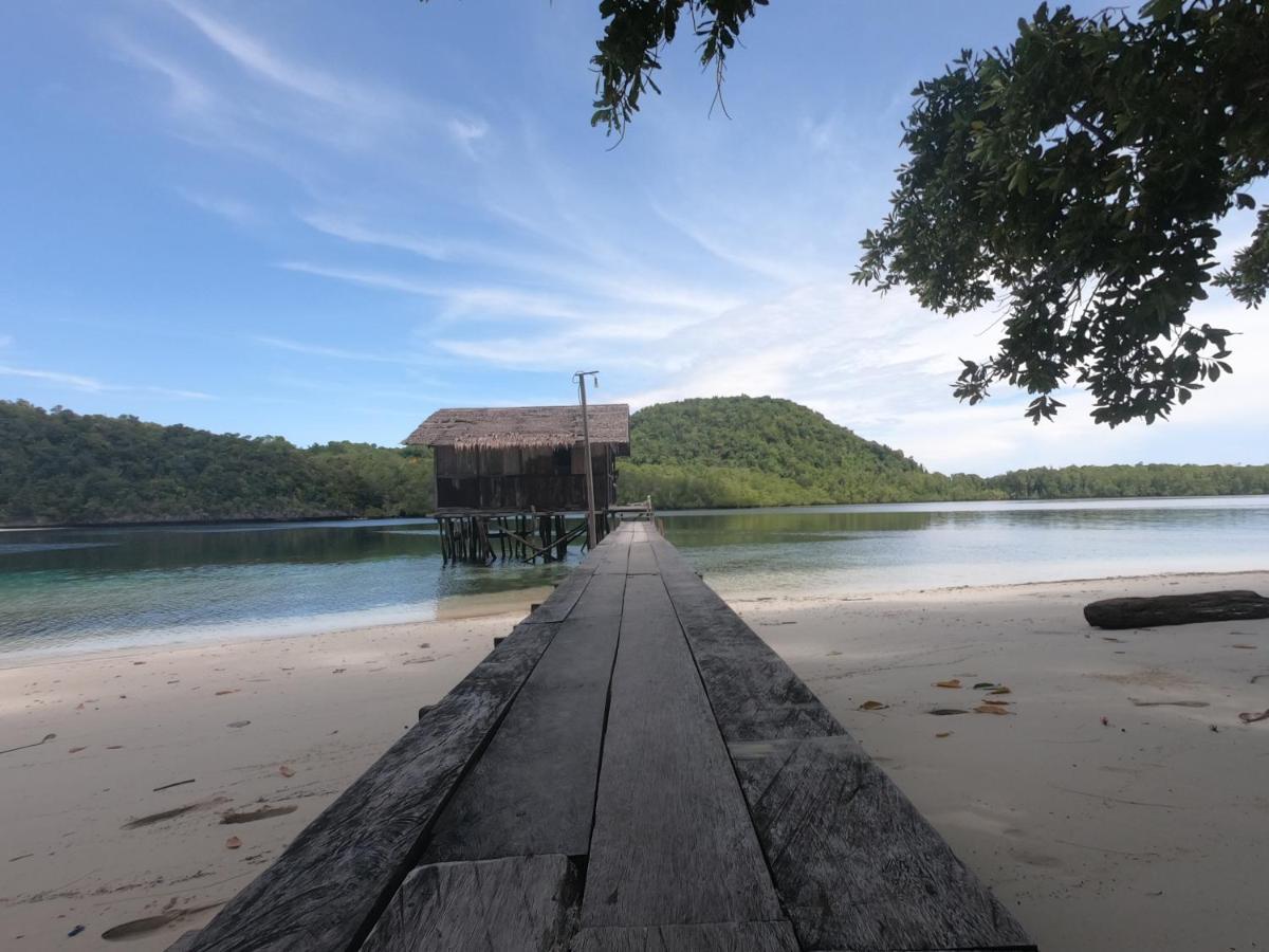Meos Ambower Homestay Raja Ampat Fam Exteriér fotografie